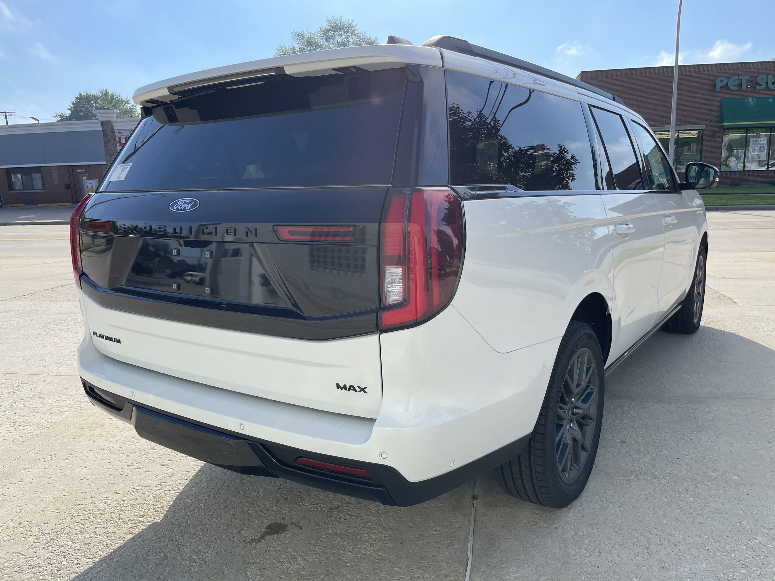 2025 Ford Expedition Platinum MAX photo 2
