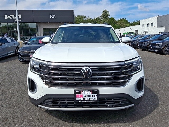 2024 Volkswagen Atlas SE photo 2