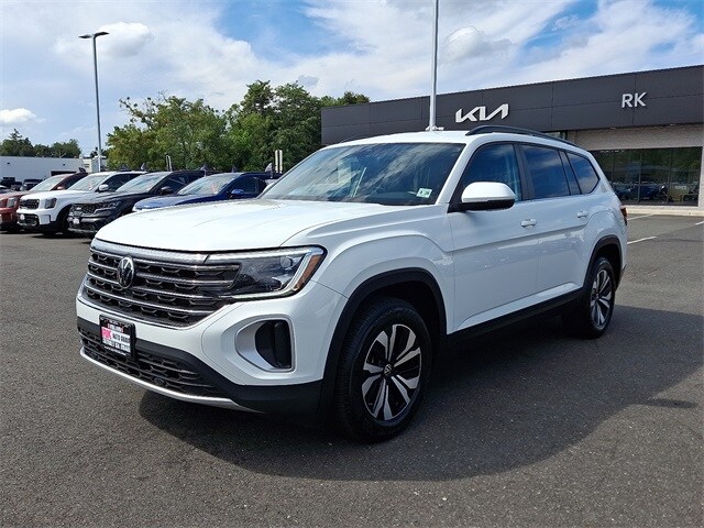 2024 Volkswagen Atlas SE photo 3