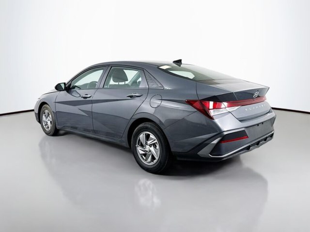 Used 2024 Hyundai Elantra SE Sedan