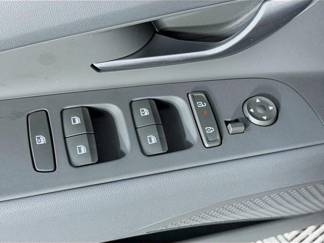 2025 Hyundai Elantra Blue - Photo 22