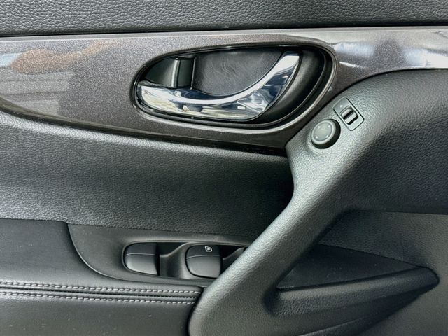 2019 Nissan Rogue SV - Photo 13