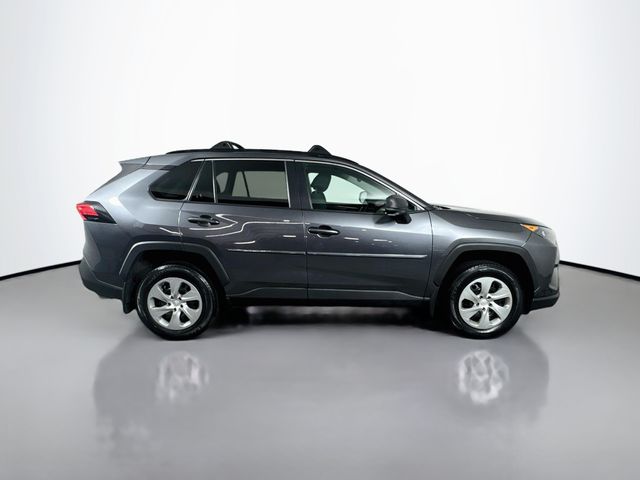 2021 Toyota RAV4 LE - Photo 9
