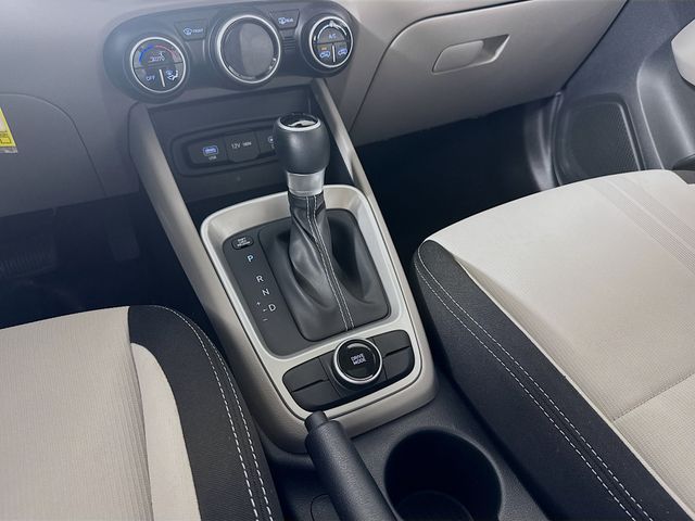2023 Hyundai Venue SEL - Photo 25