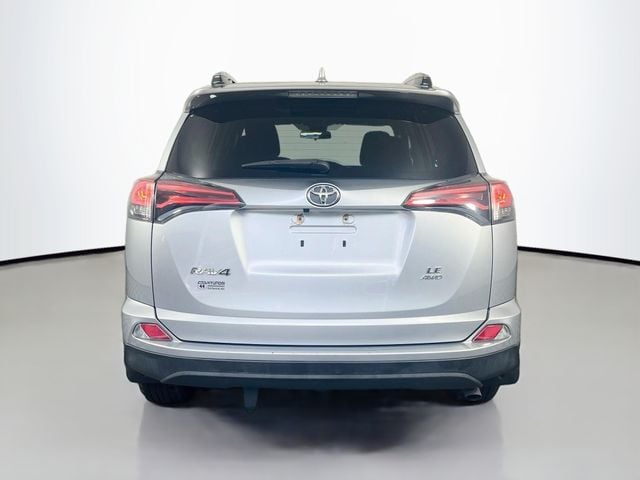 2017 Toyota RAV4 LE - Photo 7