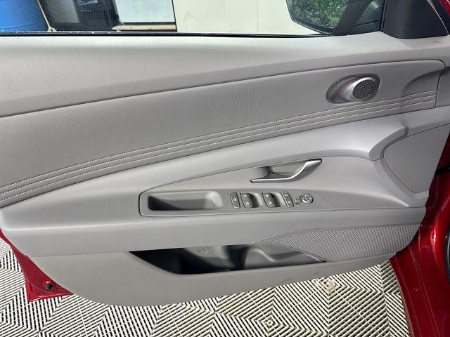 2025 Hyundai Elantra Blue - Photo 30