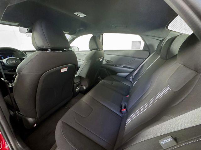 2025 Hyundai Elantra SEL - Photo 17
