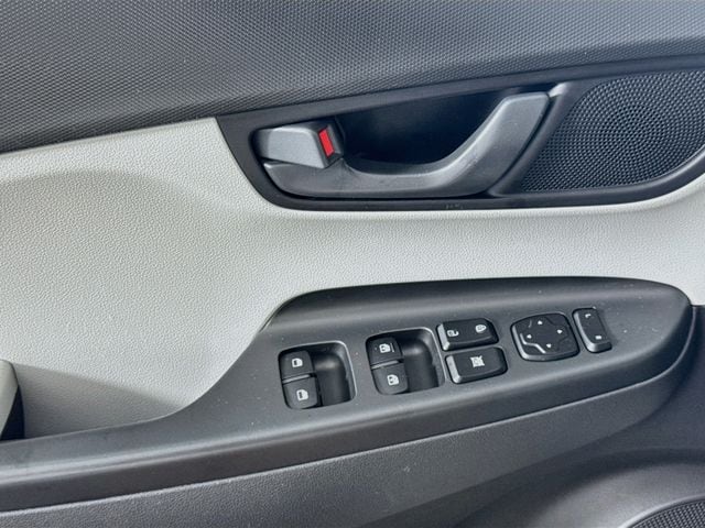 2023 Hyundai Kona SEL - Photo 13