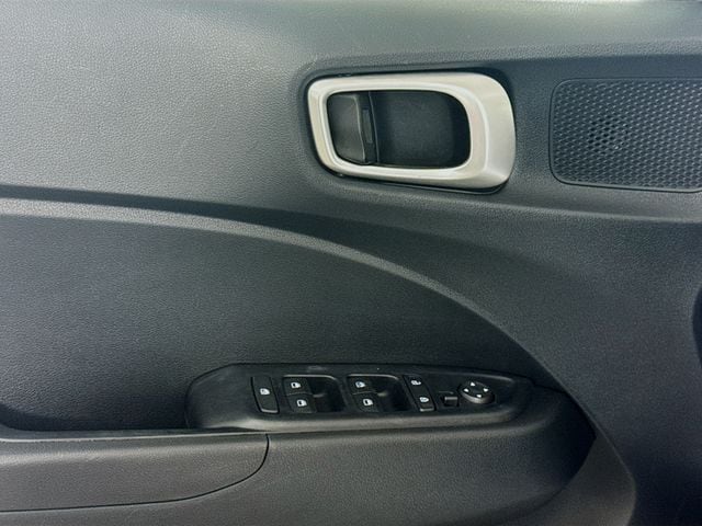2023 Hyundai Venue SEL - Photo 14