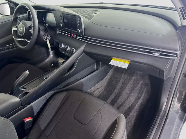 2024 Hyundai Elantra SE - Photo 30