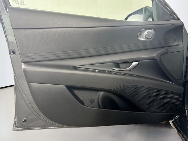 2024 Hyundai Elantra SE - Photo 12