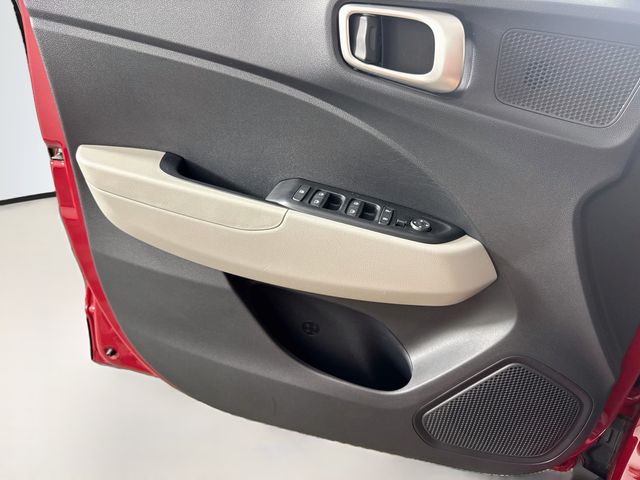 2023 Hyundai Venue SEL - Photo 13
