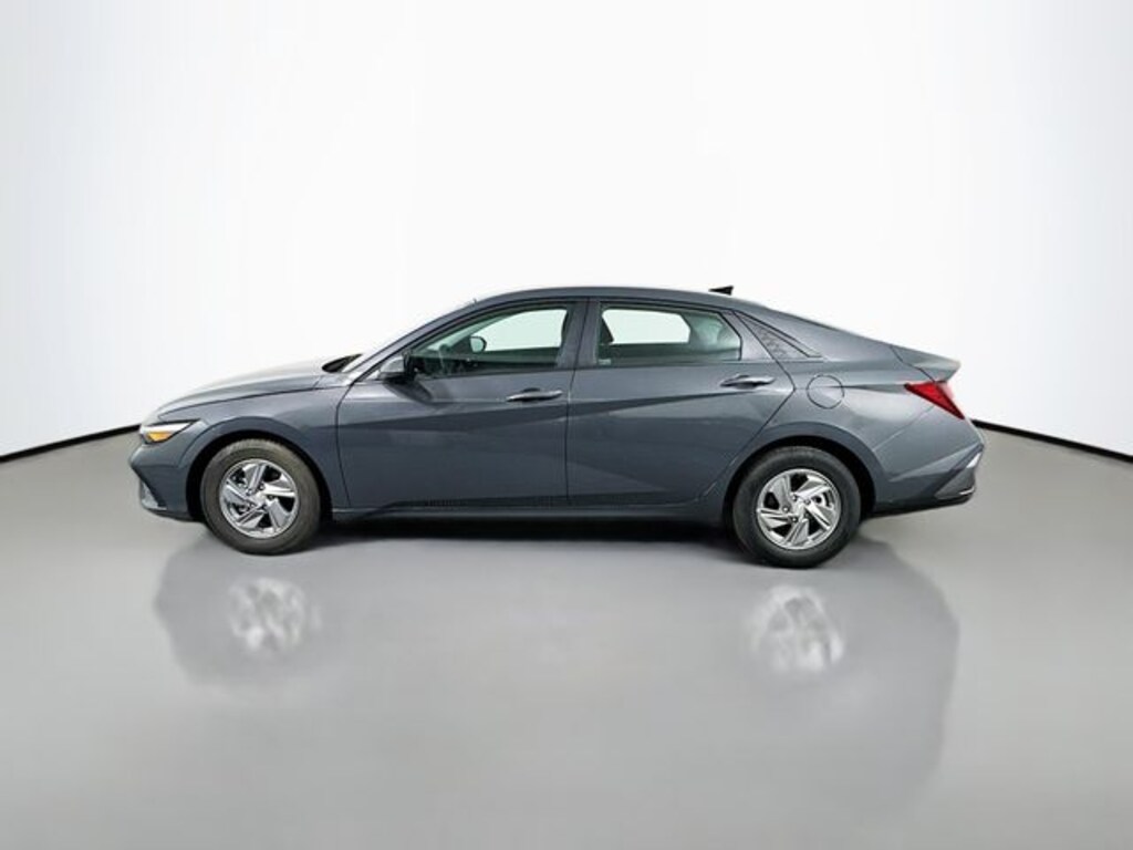 Used 2024 Hyundai Elantra SE Sedan