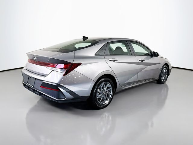 2024 Hyundai Elantra SEL - Photo 8