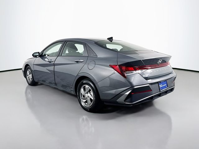 2024 Hyundai Elantra SE - Photo 6