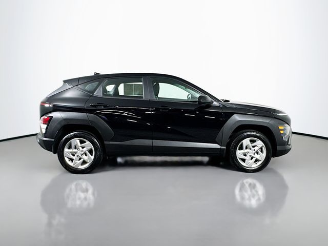 2024 Hyundai Kona SE - Photo 9