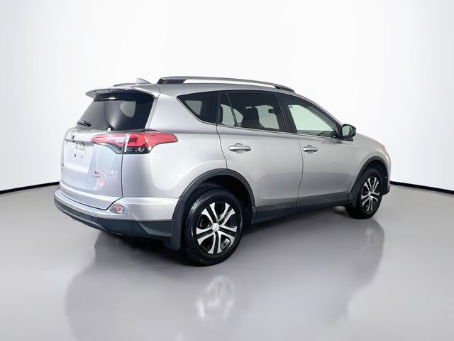 2017 Toyota RAV4 LE - Photo 8