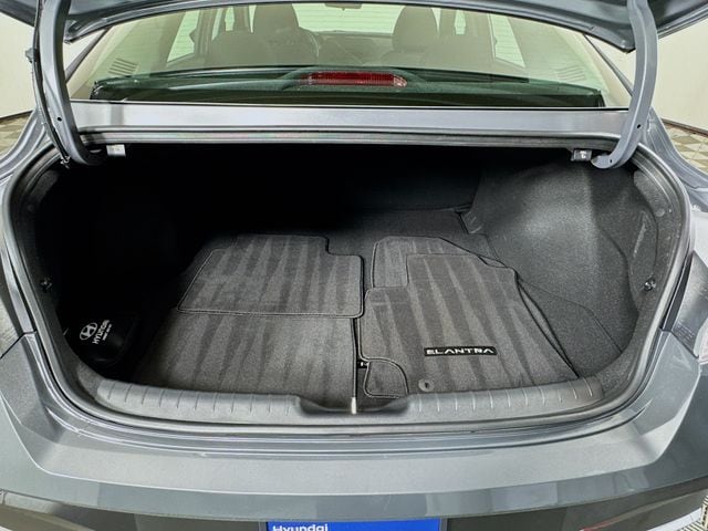 2024 Hyundai Elantra SE - Photo 27