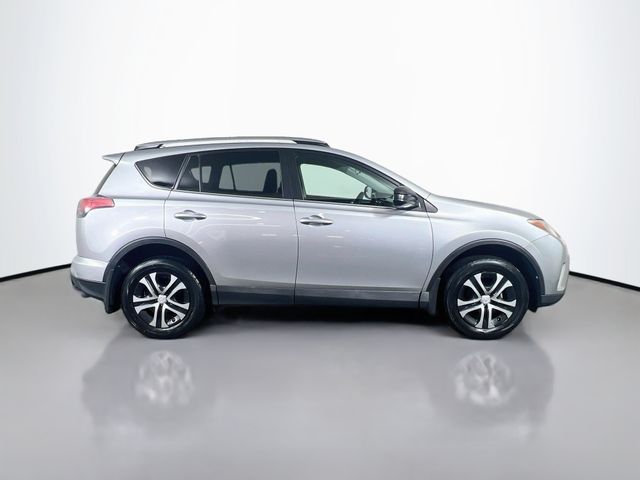 2017 Toyota RAV4 LE - Photo 9