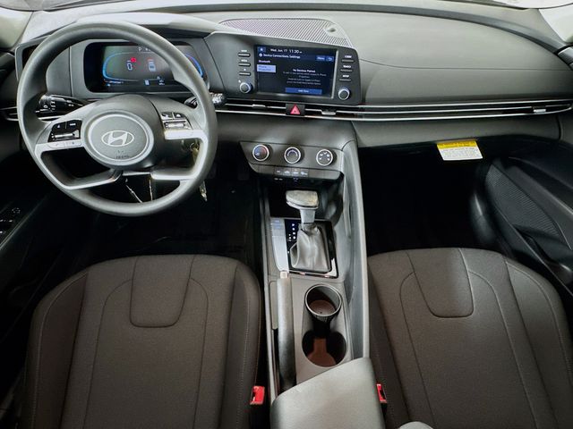 2024 Hyundai Elantra SE - Photo 23