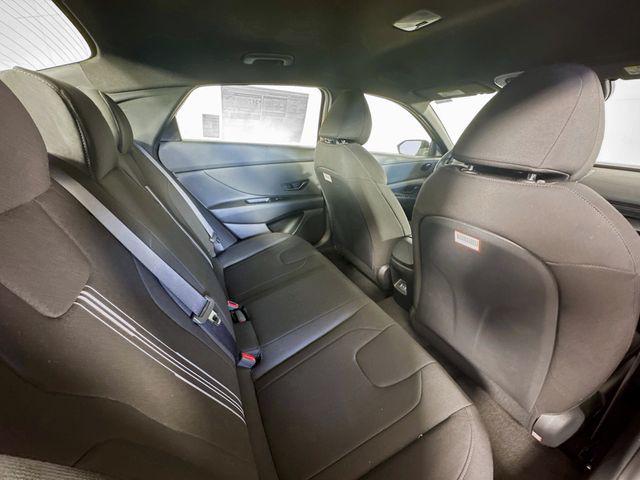 2025 Hyundai Elantra SEL - Photo 25