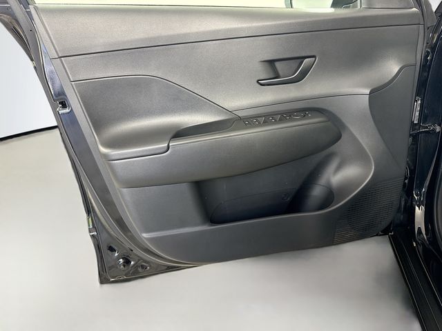 2024 Hyundai Kona SE - Photo 12