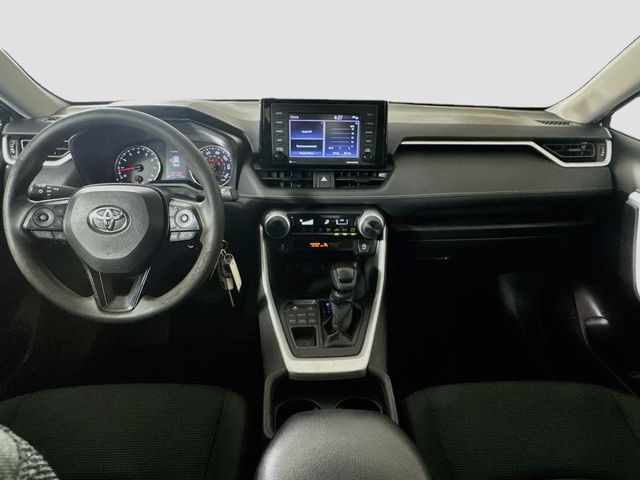 2021 Toyota RAV4 LE - Photo 23