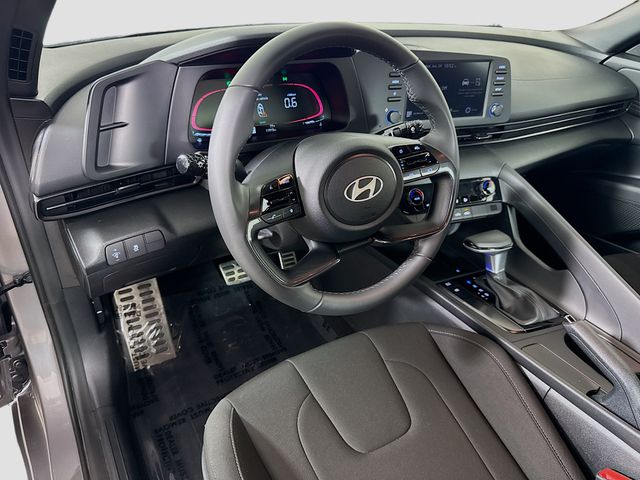 2025 Hyundai Elantra SEL - Photo 18