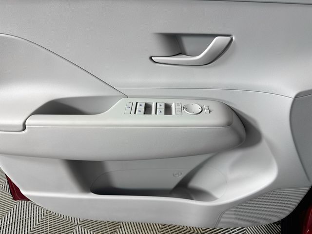 2024 Hyundai Kona SE - Photo 12