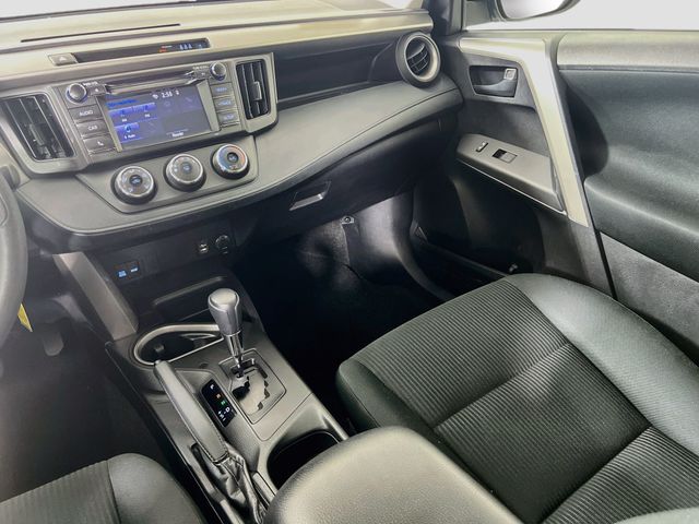 2017 Toyota RAV4 LE - Photo 24