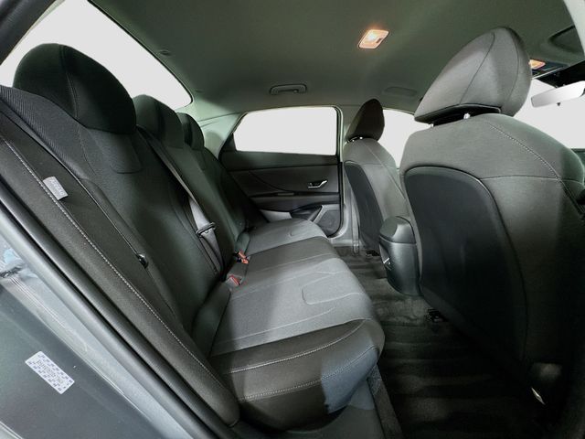 2024 Hyundai Elantra SE - Photo 28