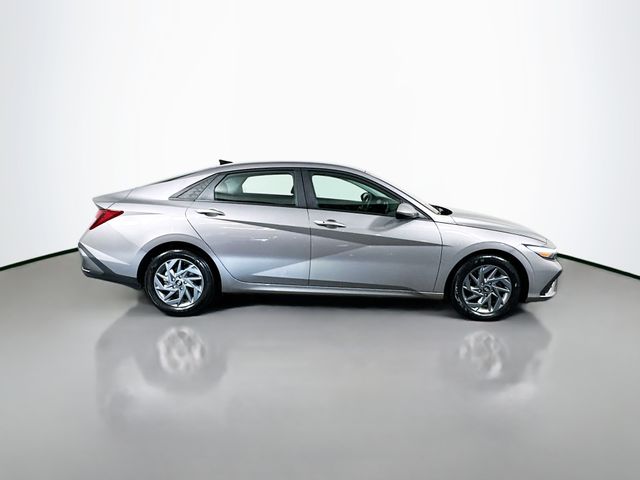 2024 Hyundai Elantra SEL - Photo 9