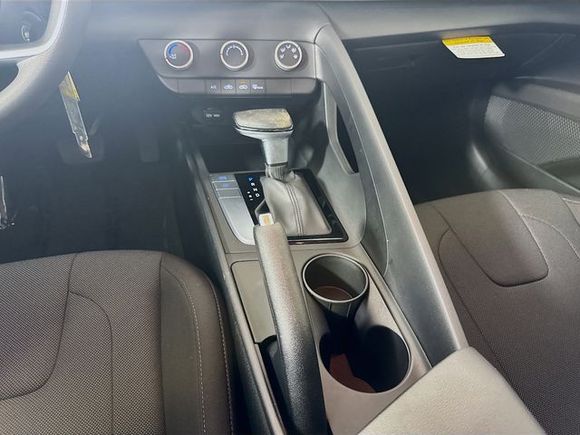 2024 Hyundai Elantra SE - Photo 24