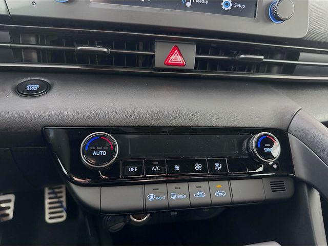 2025 Hyundai Elantra SEL - Photo 18