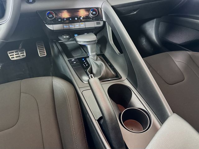 2025 Hyundai Elantra SEL - Photo 24