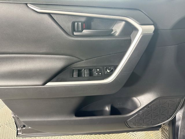 2021 Toyota RAV4 LE - Photo 12
