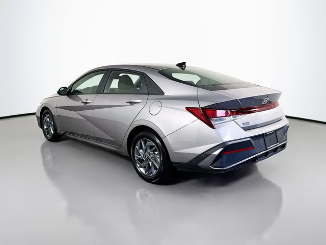 2024 Hyundai Elantra SEL - Photo 6