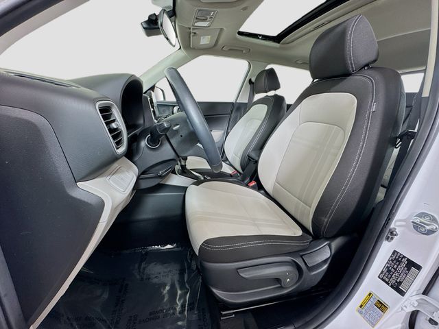 2023 Hyundai Venue SEL - Photo 18