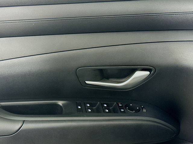2025 Hyundai Santa Cruz SE - Photo 13