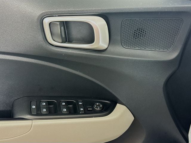2023 Hyundai Venue SEL - Photo 14