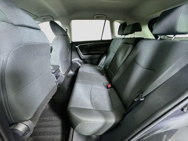 2021 Toyota RAV4 LE - Photo 26