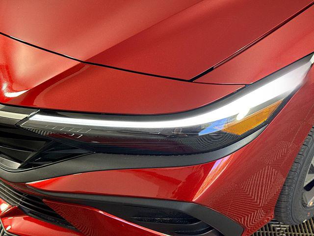 2025 Hyundai Elantra SEL - Photo 2