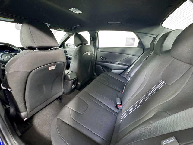 2025 Hyundai Elantra Blue - Photo 18