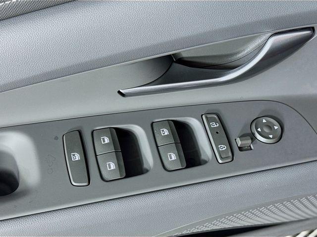 2025 Hyundai Elantra Blue - Photo 22