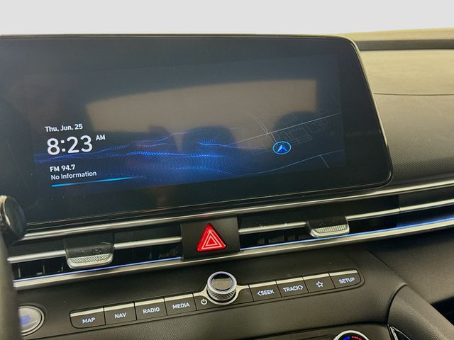2024 Hyundai Elantra Limited - Photo 22
