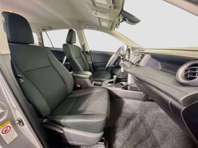 2017 Toyota RAV4 LE - Photo 29