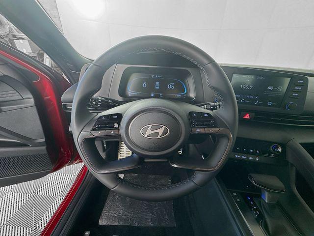 2025 Hyundai Elantra SEL - Photo 13