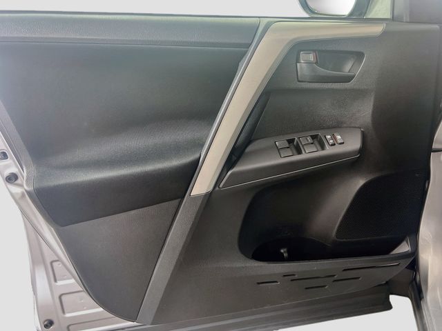 2017 Toyota RAV4 LE - Photo 12