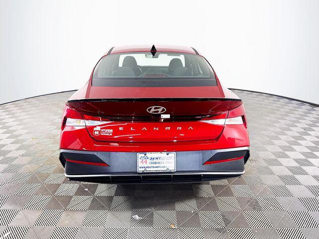 2025 Hyundai Elantra SEL - Photo 6