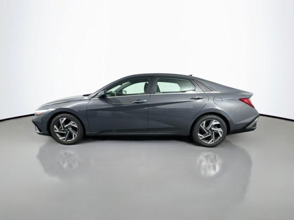 Used 2025 Hyundai Elantra SEL Convenience Sedan
